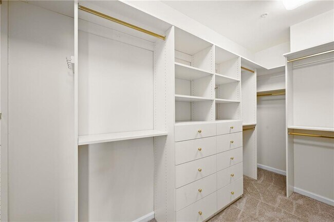 Building Photo - 3334 Peachtree Rd NE
