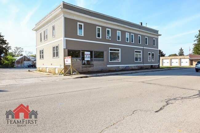 Building Photo - 205 N Maple St