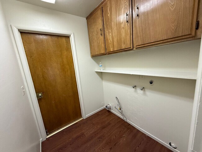 Building Photo - Victorville- Spring Valley Lake, 3 Bedrooms 2 bathrooms, New Paint