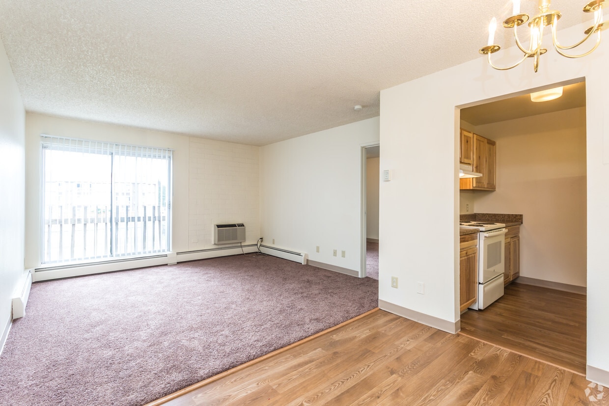 Pine Creek Apartments Denver