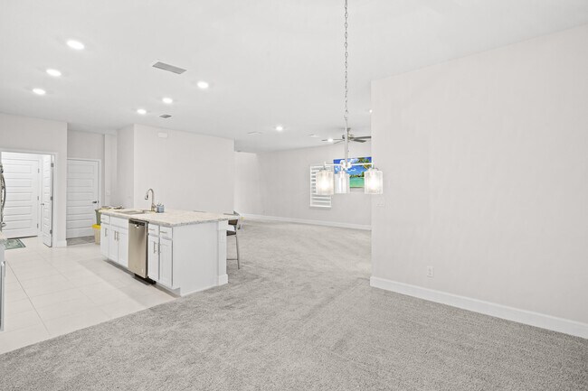 Building Photo - 692 NE Turtleback Trail