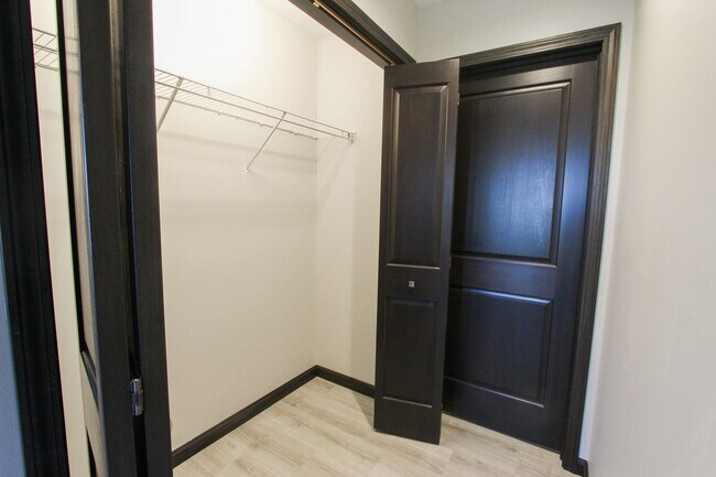 Building Photo - New! Beautiful 1 Bed, 1 Bath Accessible Ap...