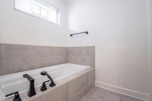 Building Photo - New Construction 4 bed 2 1/2 Bath, 2,310 s...