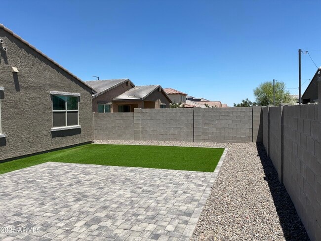 Building Photo - 19913 W Palo Verde Dr