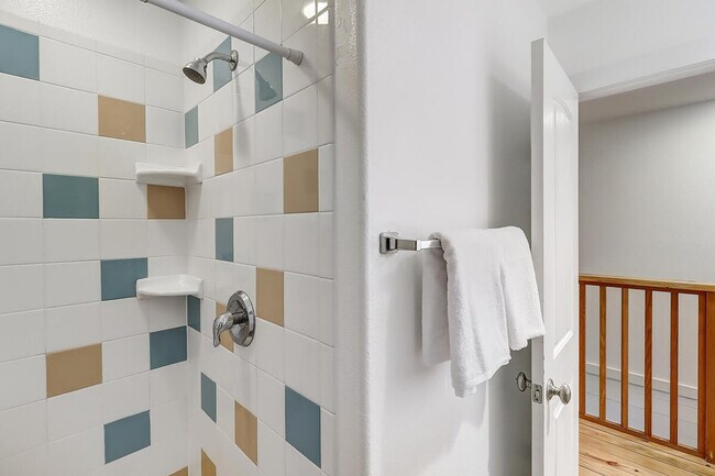 Building Photo - 2120 Eleventh Street-SI ID1023198P