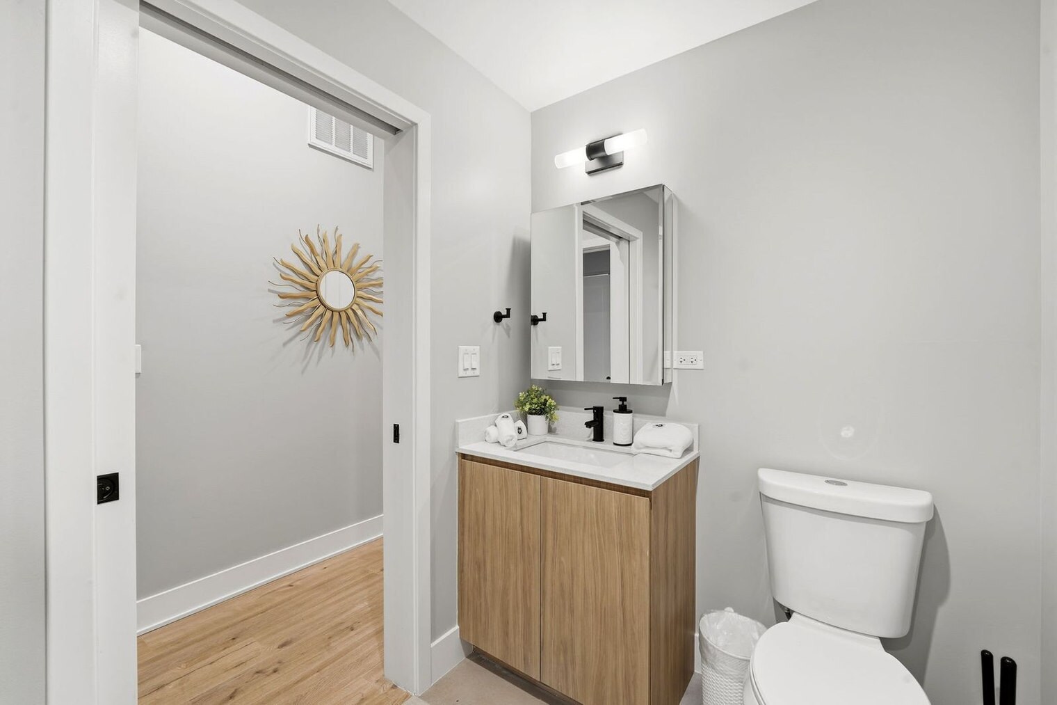 Building Photo - 6044 N Winthrop Ave