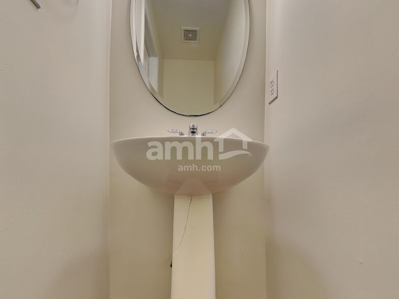 Building Photo - 220 Marino Pl