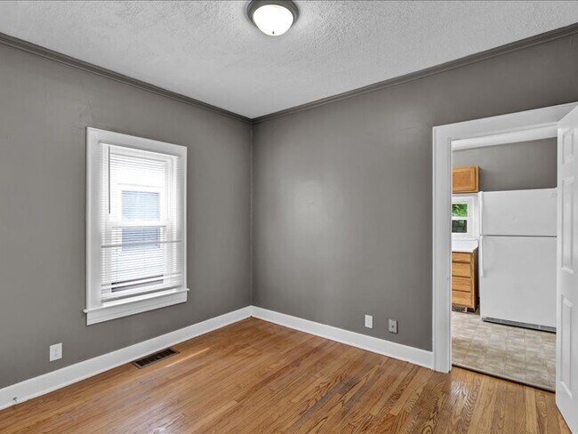 Building Photo - 3220 Grant Ave