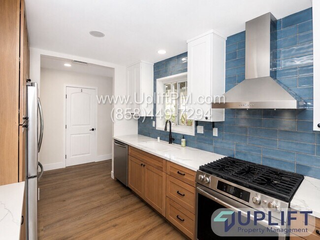 Building Photo - 6234 Rose Lake Ave