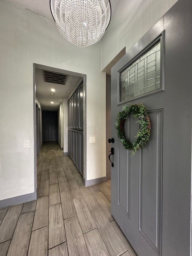 Building Photo - Four Bedroom