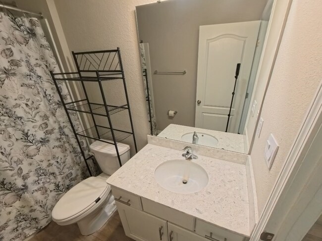 Building Photo - 70409 Winding River Dr