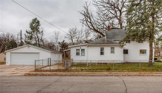 Building Photo - 985 28th St