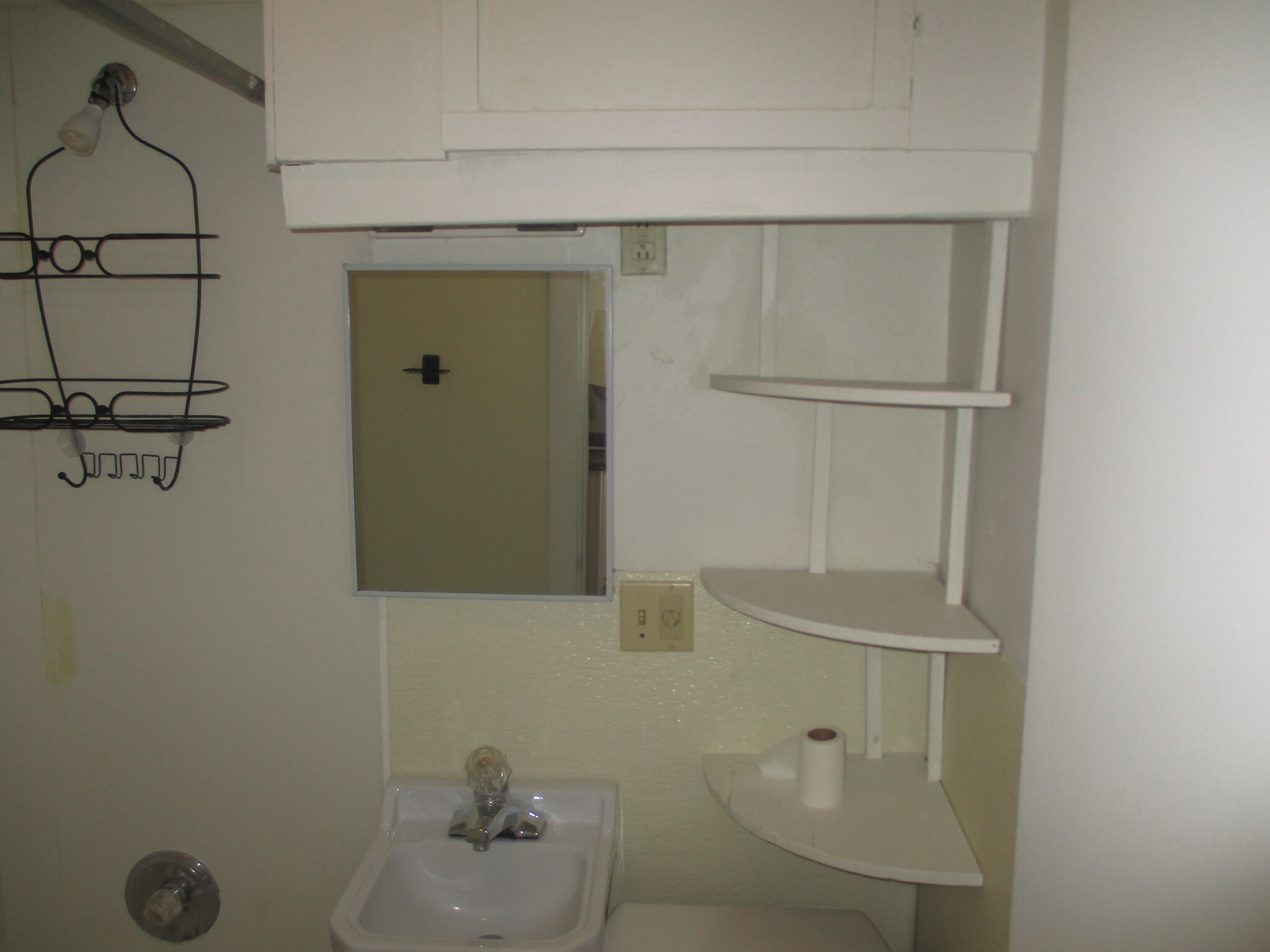bathroom - 1014 Denton St