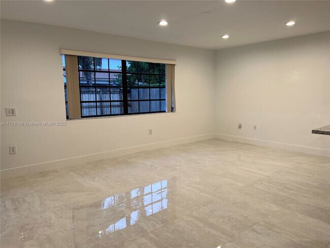 Building Photo - Northwest 167th Terrace, Miami Lakes, FL 33014 - 3 BR 2 BA single-family home