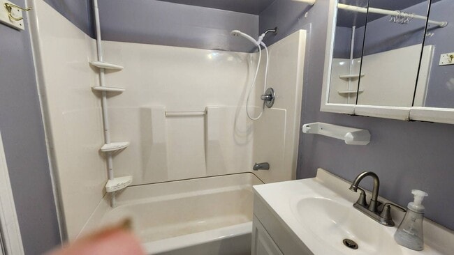 Building Photo - 9 Shirley Dr