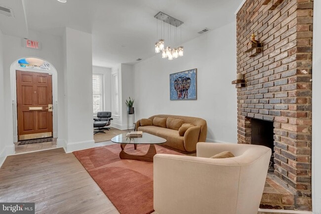 Building Photo - 915 5th St NW