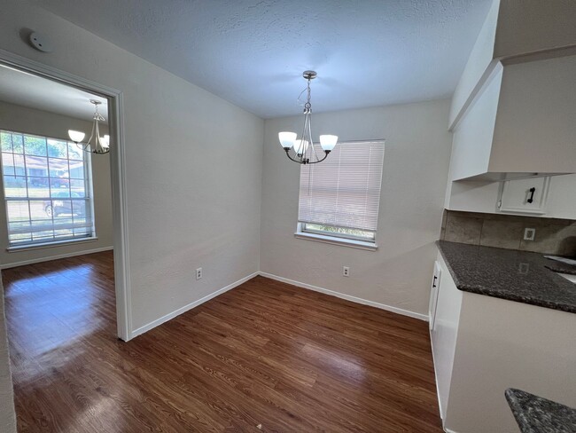 Building Photo - 4 Bedroom 2 Bathroom in Northwest Houston ...