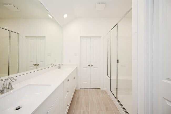 Building Photo - 26811 Tree Mallow Dr