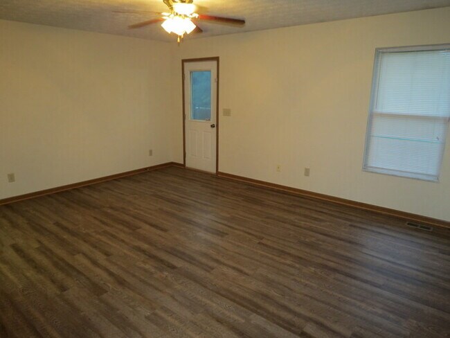 Building Photo - 4284 Nipigon Dr