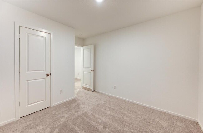 Building Photo - 1610 Birch Wood Dr