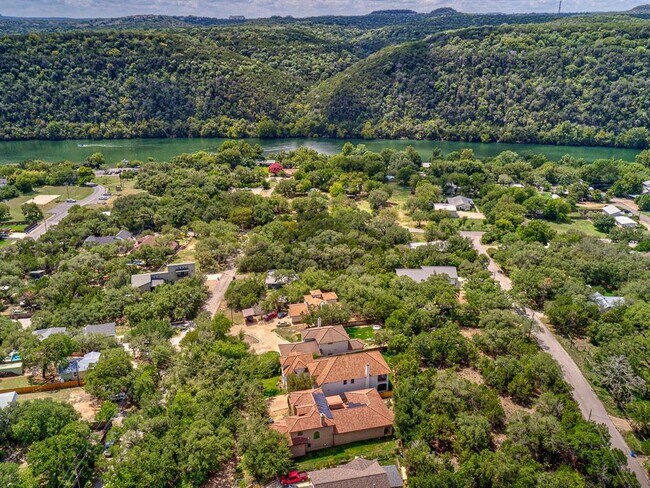 Building Photo - 1310 Minnie Dr