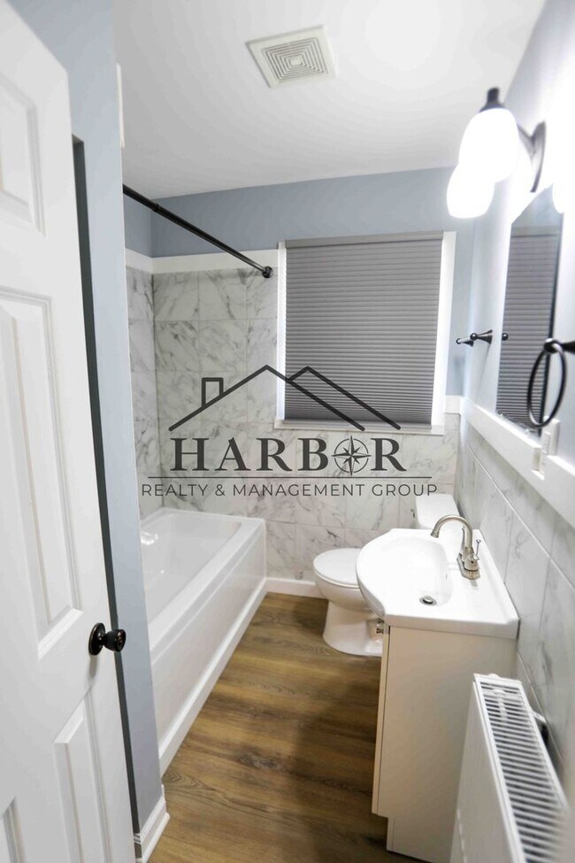 Building Photo - Fully Renovated 2 Bedroom!