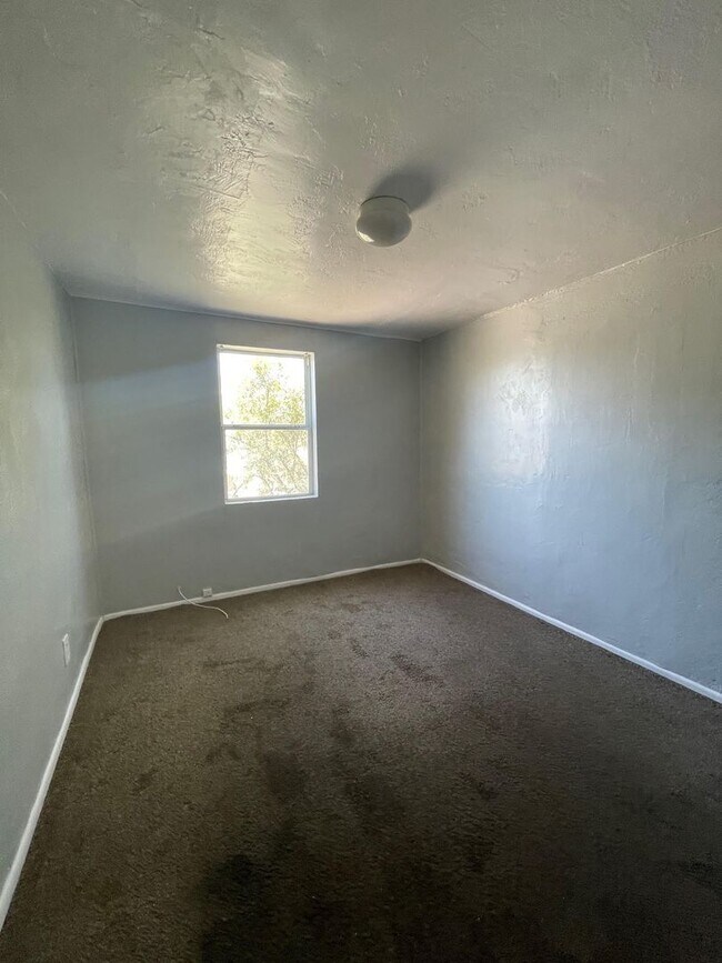 Building Photo - Waverly4433-1