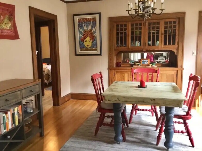 Building Photo - 3215 33rd Ave S