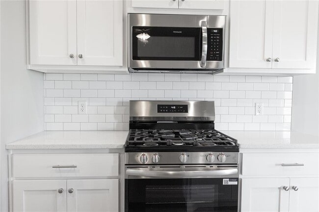 Building Photo - 1013 SE 30th St