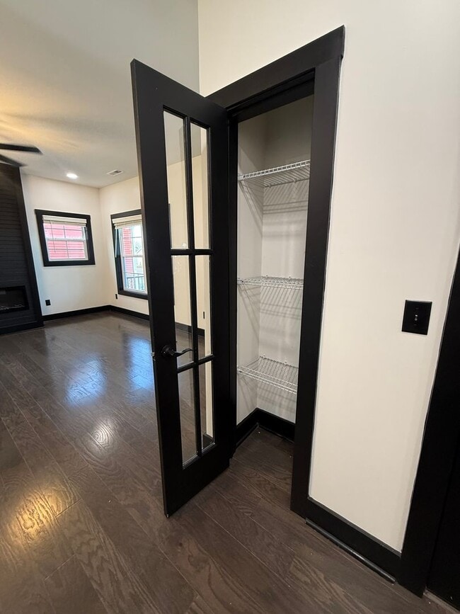 Building Photo - 2721 Cedrus Ave