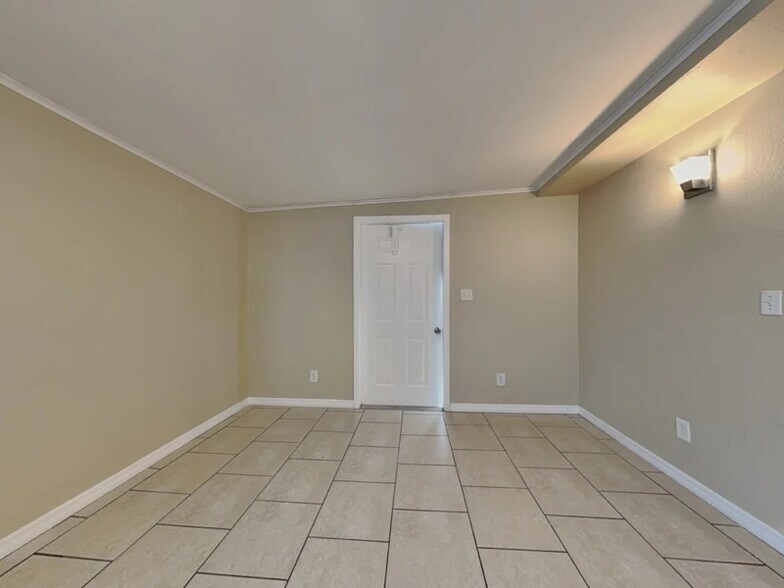 Building Photo - 430 Vineyard Dr
