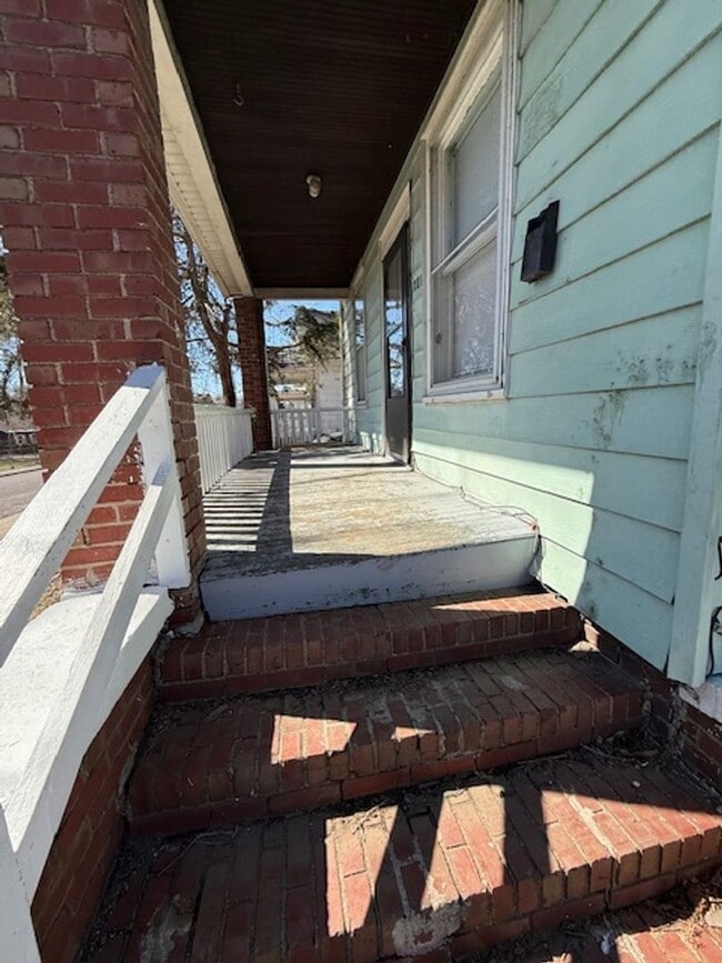 Building Photo - House for Rent 3 BR / 1 BA