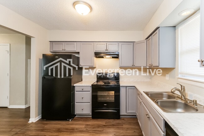 Building Photo - 1109 NE 9th St