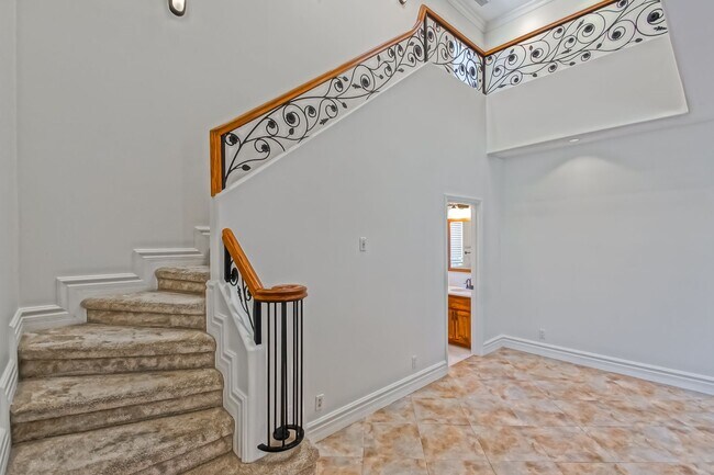 Building Photo - 15624 Sombra Ave