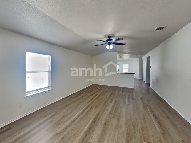 Building Photo - 132 Harness Ln