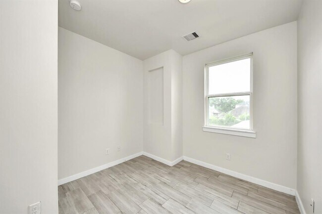 Building Photo - 4228 Bellfort Ave