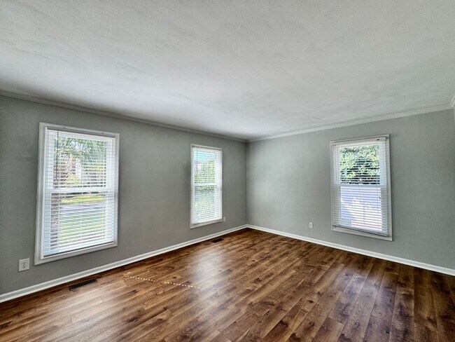 Building Photo - Great Neck Pool Home! First-Time Rental Available NOW! Pet Friendly - Corner Lot - Top Schools!