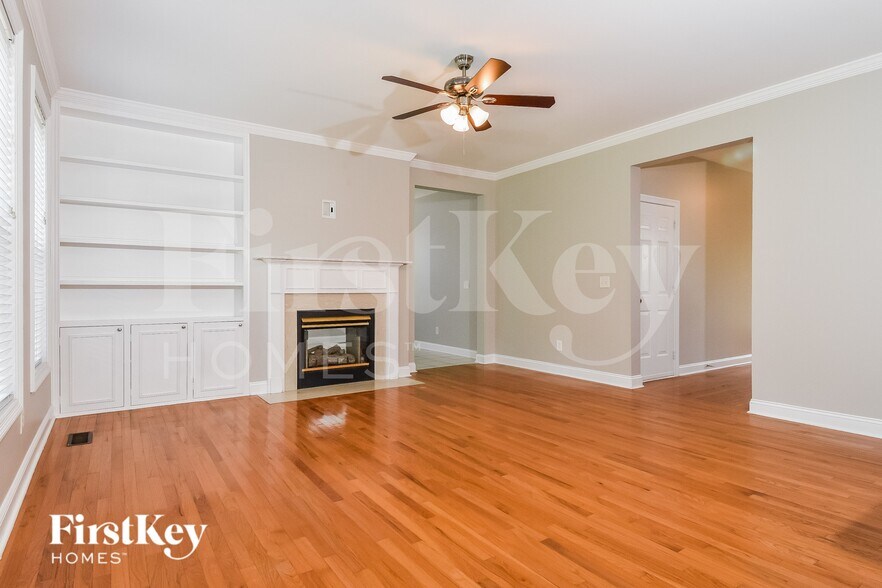 Building Photo - 6383 Clubside Dr