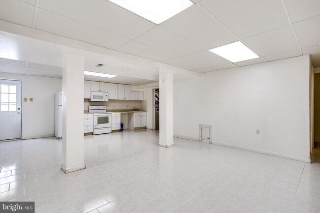 Building Photo - 6412 Highbanks Ct
