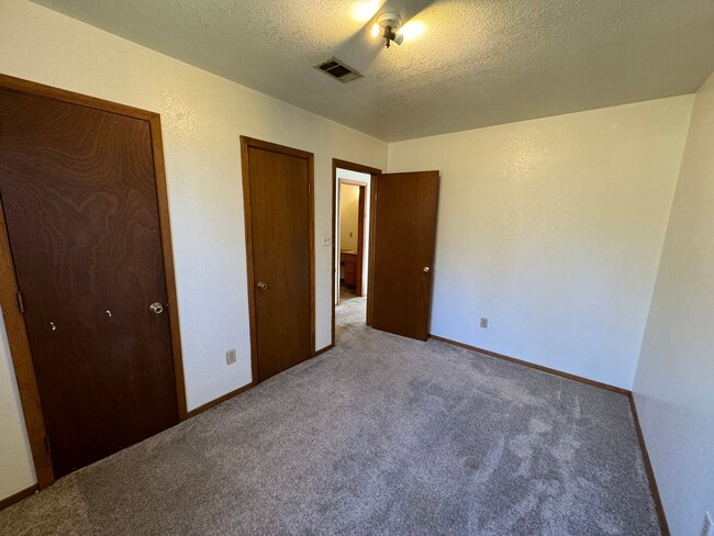 Building Photo - 2 Bed/1 Bath Apartment in Melbourne