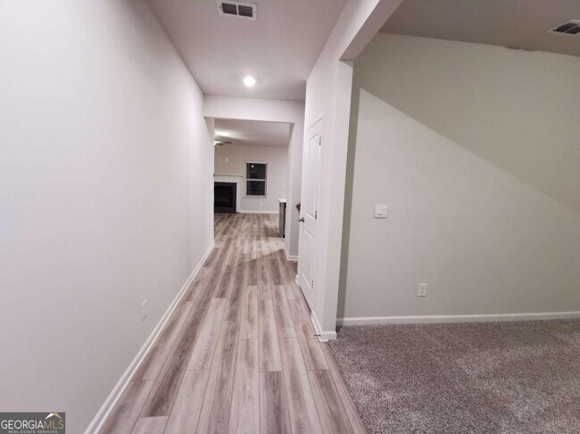 Building Photo - 6025 White Sycamore Pl