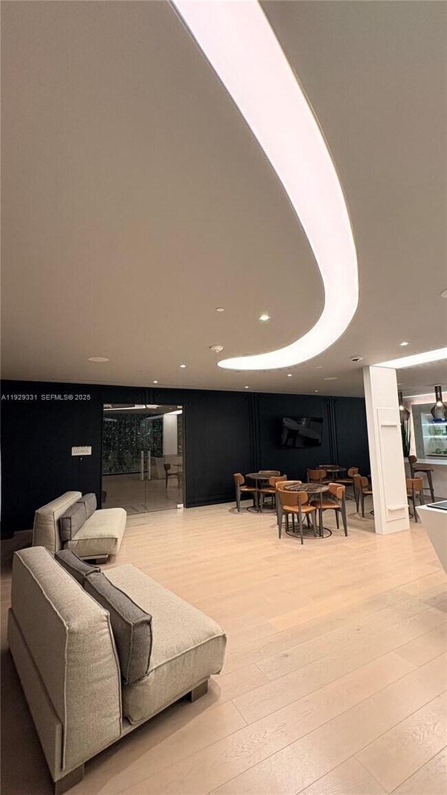 Building Photo - 1000 Brickell Plaza