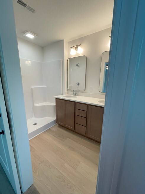 Master Bathroom - 1825 Bennett Vlg Dr