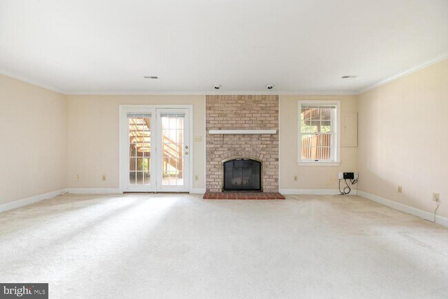 Building Photo - 8165 Madrillon Ct
