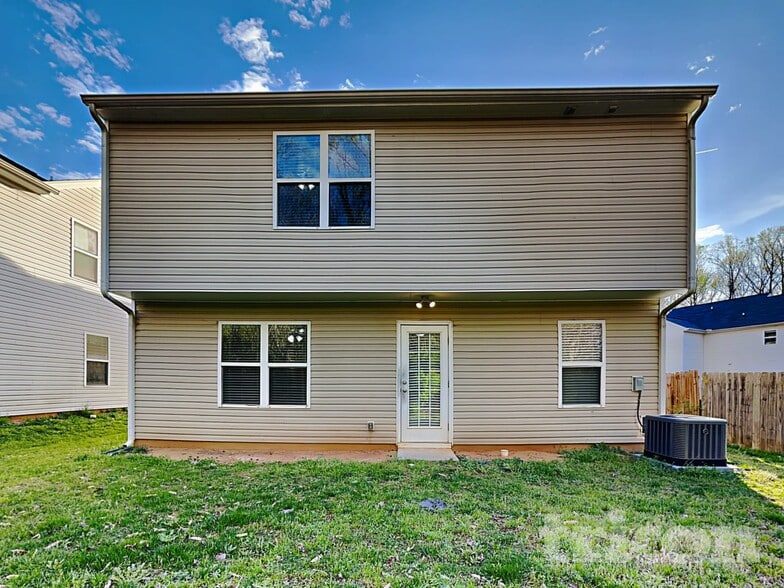 Building Photo - 4748 Brewer Dr