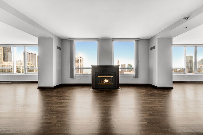 Building Photo - 33 W Ontario St