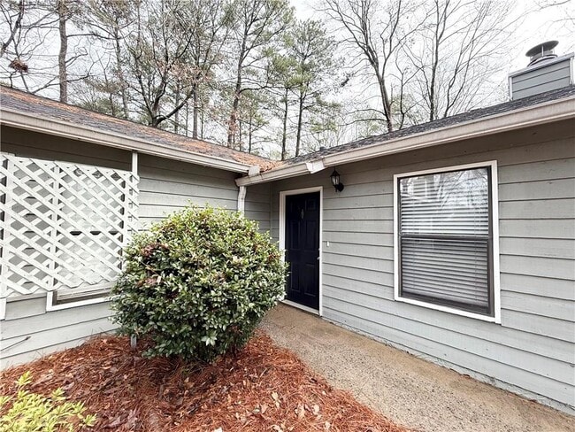 Building Photo - 1050 Mathews Ct