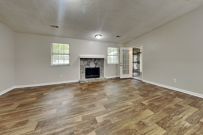 Building Photo - 2093 Drake Ct