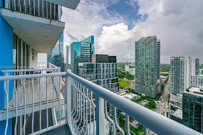 Building Photo - 1200 Brickell Bay Dr