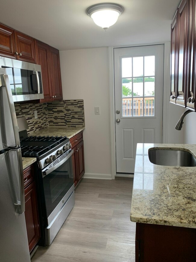 Building Photo - 141 Humphrey St